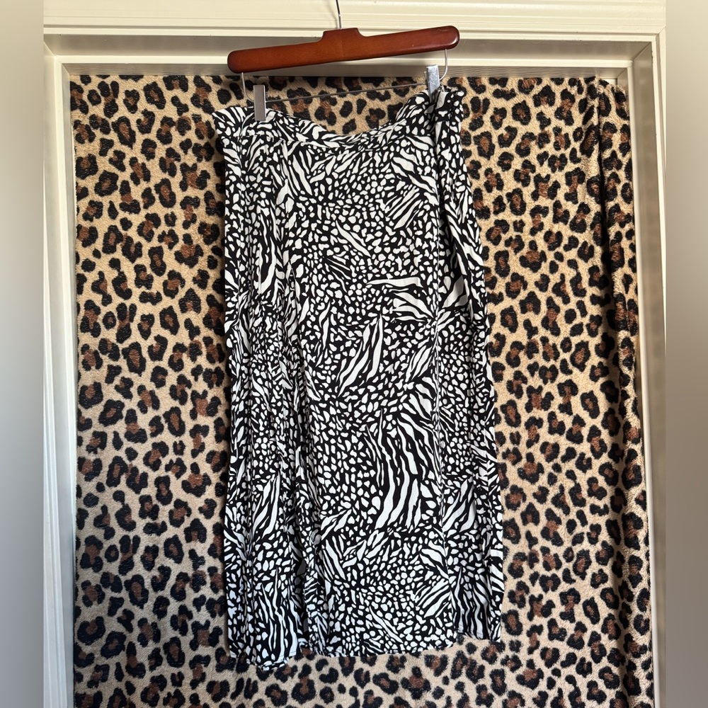 HM MIDI Skirt w/Slit at Front SZ 16